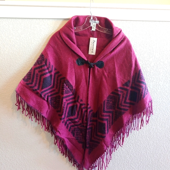 BearPaw Jackets & Blazers - Bearpaw Women's Burgundy Patterned Fringe Poncho